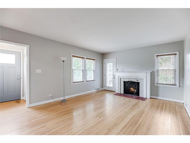 Building Photo - 1588 W Highland Pkwy