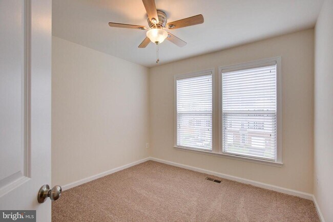 Building Photo - 135 Biscane Ct