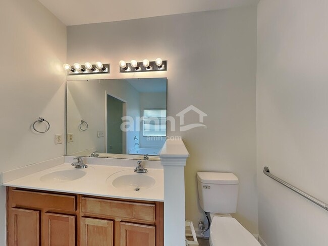 Building Photo - 925 Southridge Dr