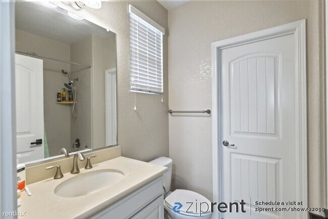 Building Photo - 5 br, 3.5 bath House - 5039 Osborne Circle...