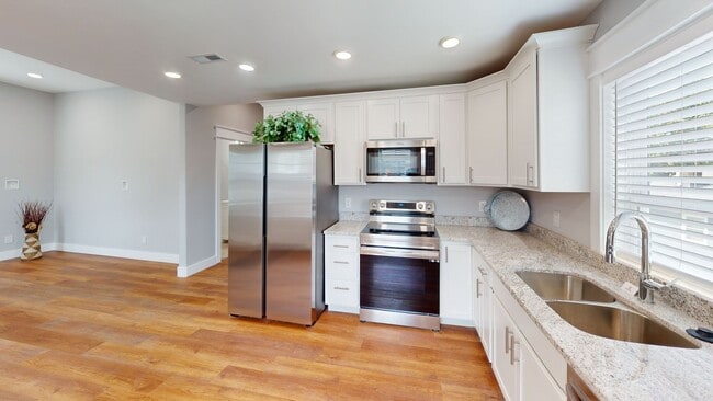 Building Photo - $1550 per Bedroom | 4BR in Fort Sanders | ...