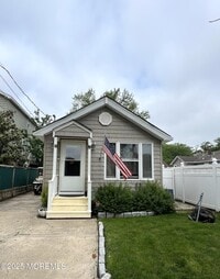 Building Photo - 5 Riverview Ave