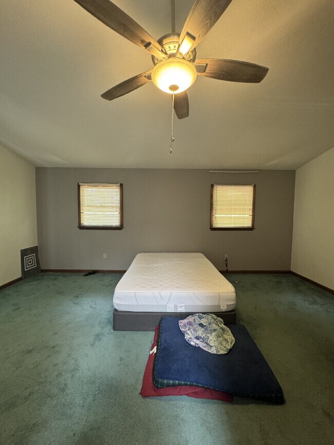 Building Photo - 3 bedroom 2 Bathroom home