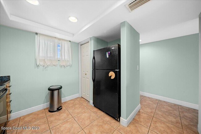 Building Photo - 1321 S Miramar Ave