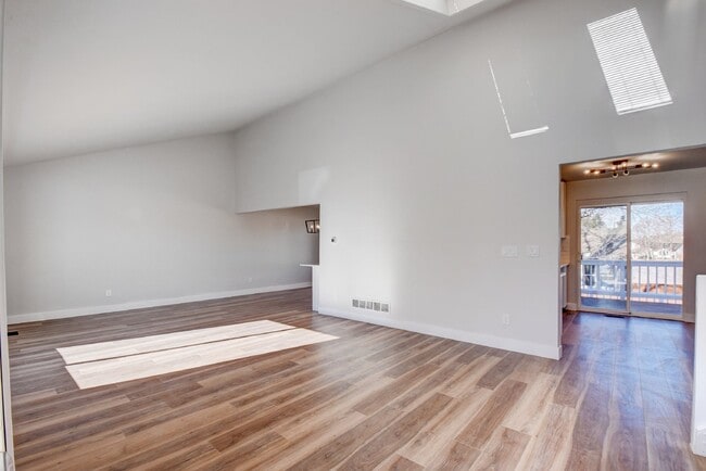 Building Photo - Willow Creek Home 4BR/3BA with attached 2 car garage! AVAIL 7/15/26