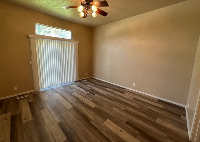Building Photo - Comfortable & Stylish Single-Level Living ...