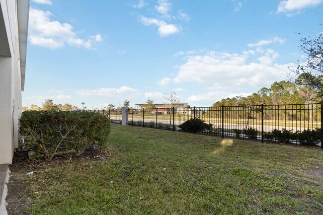 Building Photo - Like New 4/3 Townhome in Gated Community W/ Community Pool
