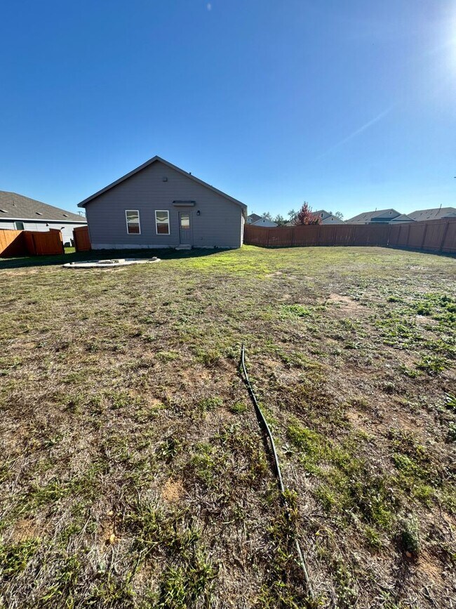 Building Photo - Bulverde Area - Hidden Trails Subdivision 3 beds 2 bath Home for Rent