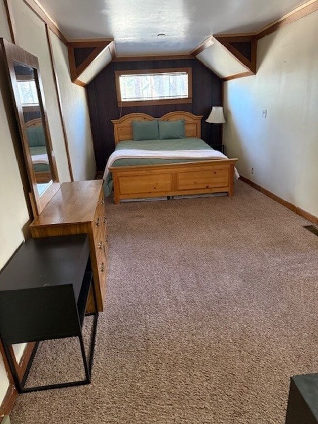 Building Photo - Furnished Seasonal or Long term  for 8 ppl. near heavenly Avail. 04/15/26!