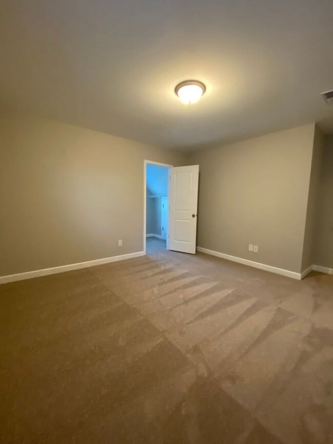 Building Photo - Brand New Build 5 Bed/3.5 Bath