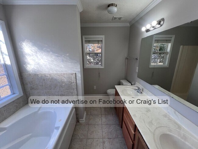 Building Photo - Saddle Ridge- Thackeray Drive