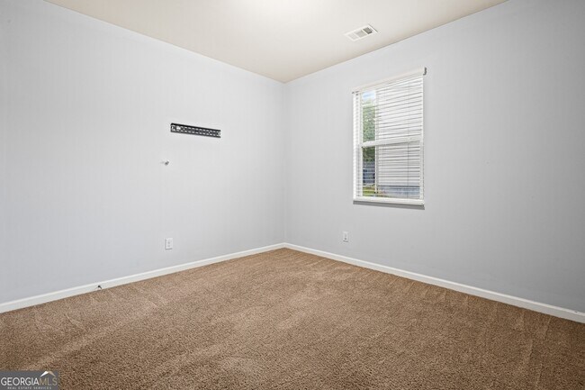 Building Photo - 5469 Waverly Dr
