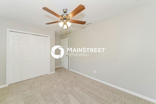 Building Photo - 4 Bedroom Pet-Friendly Home in NORTH PORT, FL with Main Street Renewal