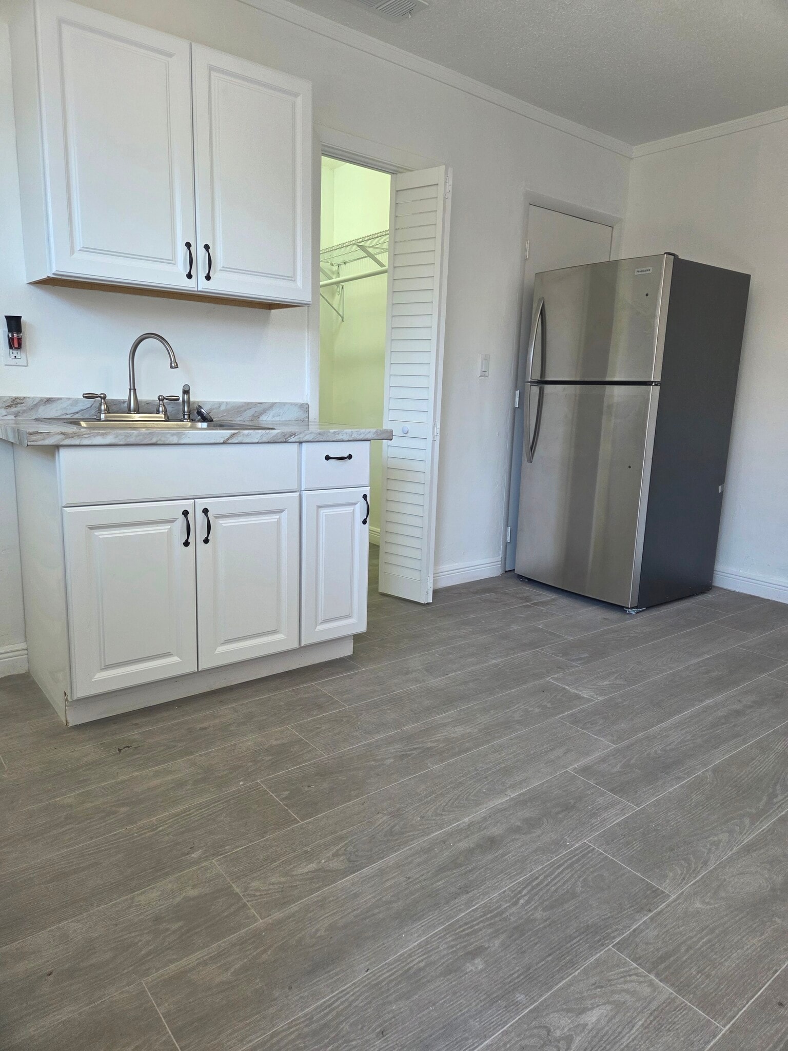 Room View 2 - 448 E 40th St