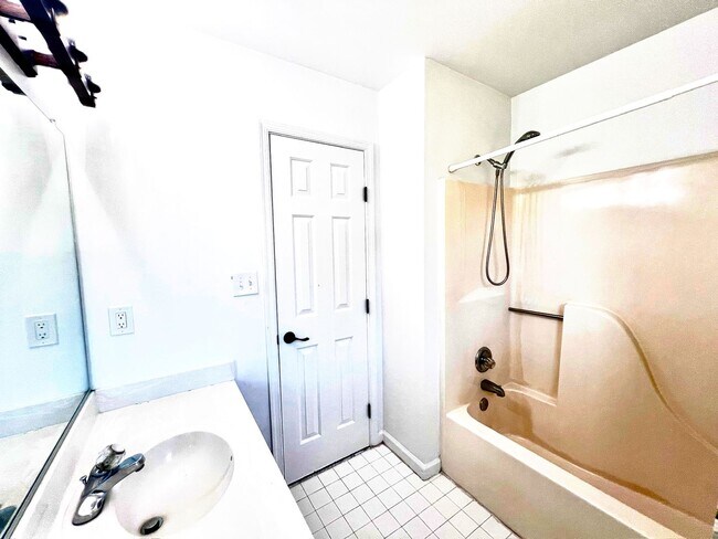 Building Photo - Beautiful home in the desirable Wellington...