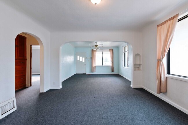 Building Photo - G7UG