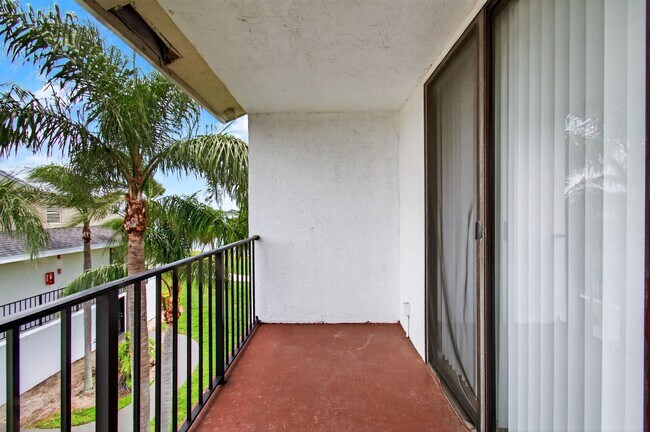Building Photo - 728 Executive Center Dr