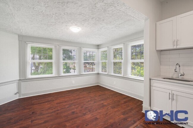 Building Photo - 3556 E Main St