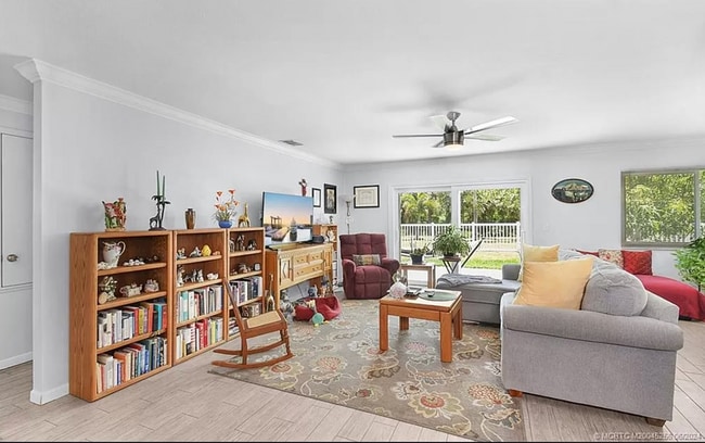 Building Photo - 1612 SE Cascella Ct
