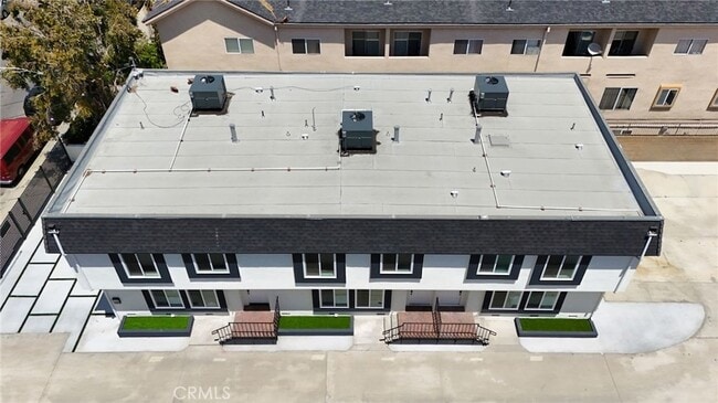 Building Photo - 7010 Lennox Ave