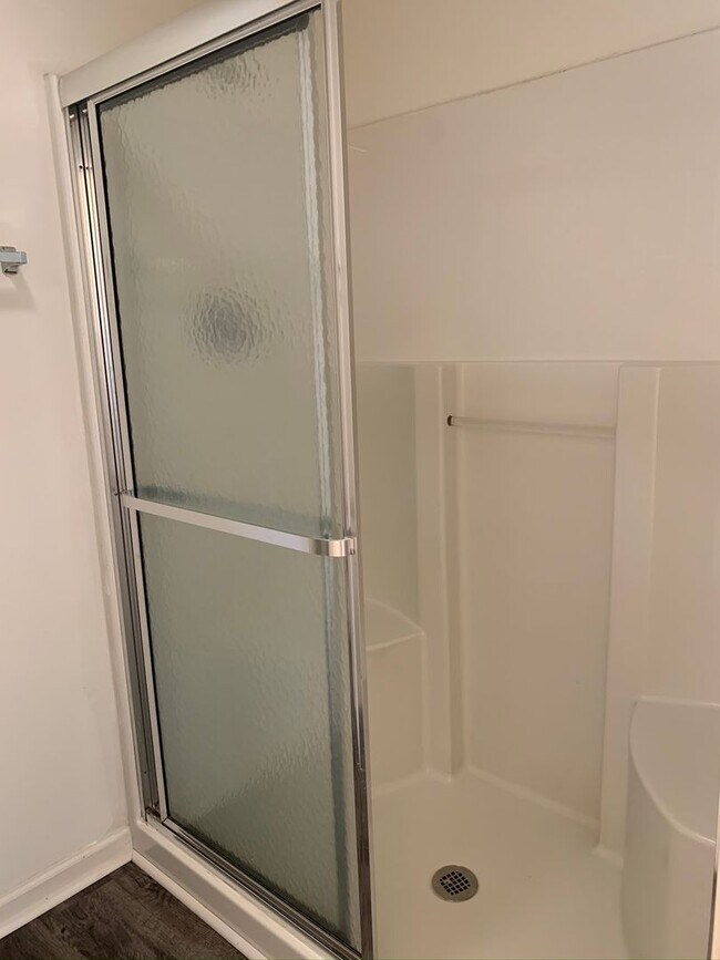 Building Photo - 132 Springwood Ln