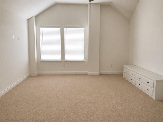 Building Photo - 14600 Iveans Way