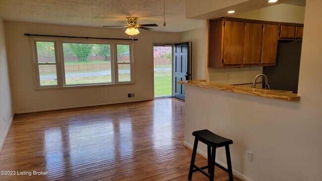 Building Photo - 11616 Maple Way