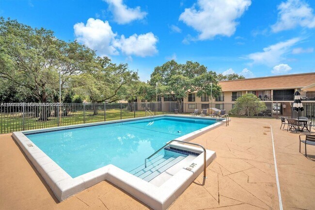 Building Photo - 5855 Washington St