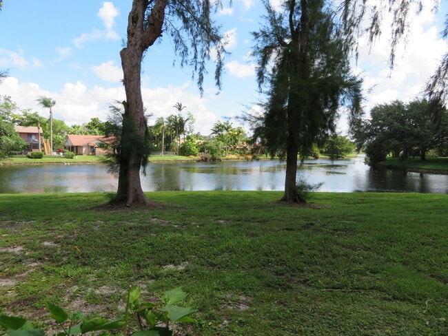 Building Photo - Great unit in Coral Springs