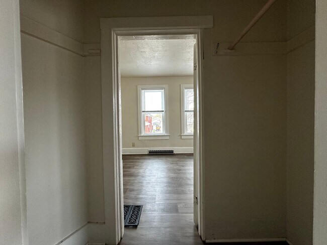 Building Photo - 808 Cherry St