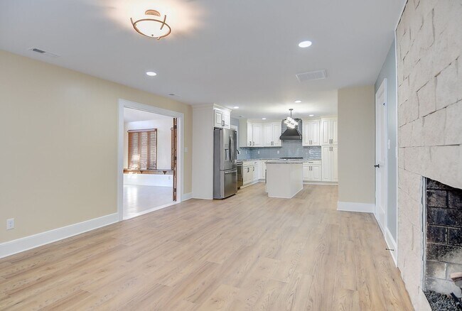 Building Photo - FOR RENT VIRGINIA BEACH