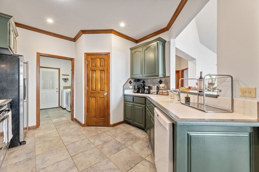 Building Photo - 7724 Golfhill Dr