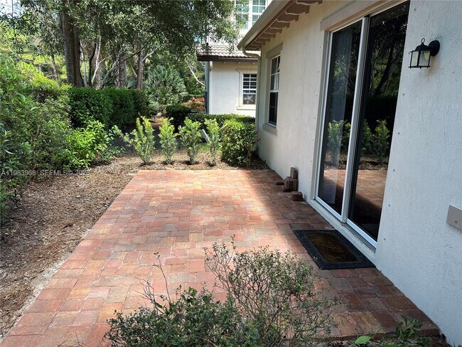 Building Photo - 640 Moondancer Ct