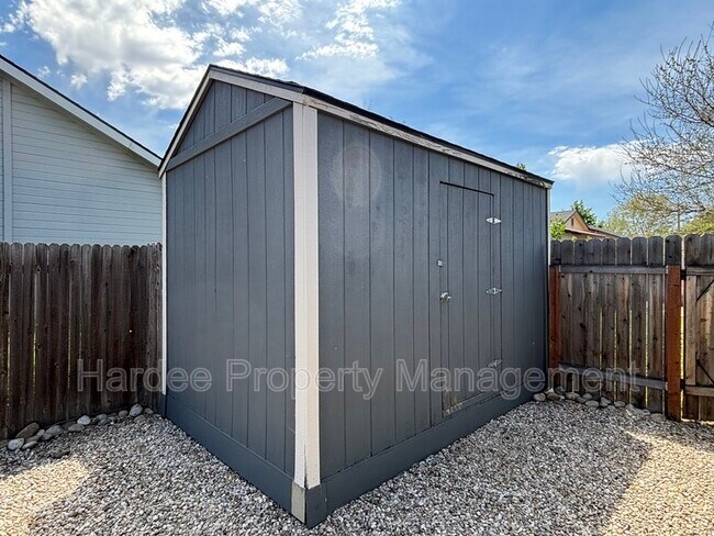 Building Photo - 2411 W Baystone Dr