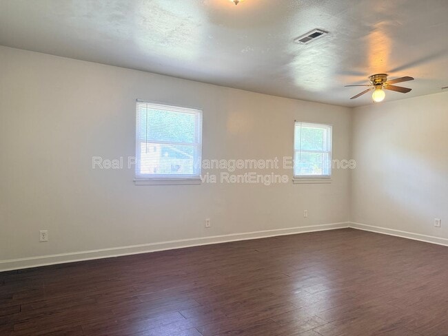 Building Photo - 419 Walton St