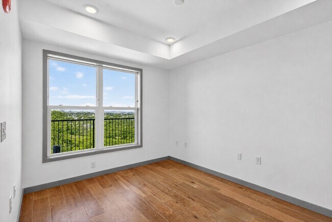 Building Photo - 400 Herron Dr