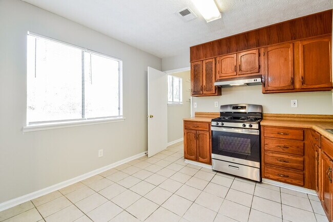 Building Photo - 2464 Hewatt Rd