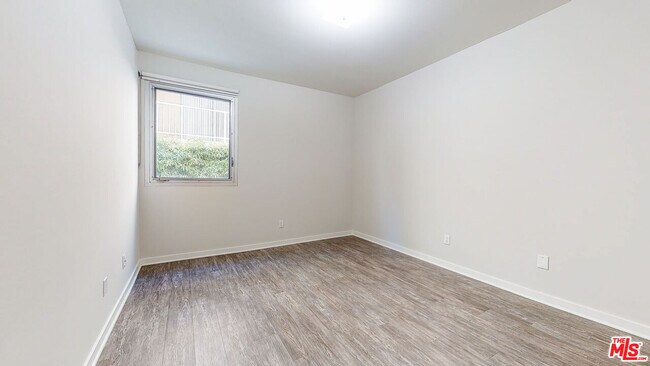 Building Photo - 1545 S Bentley Ave