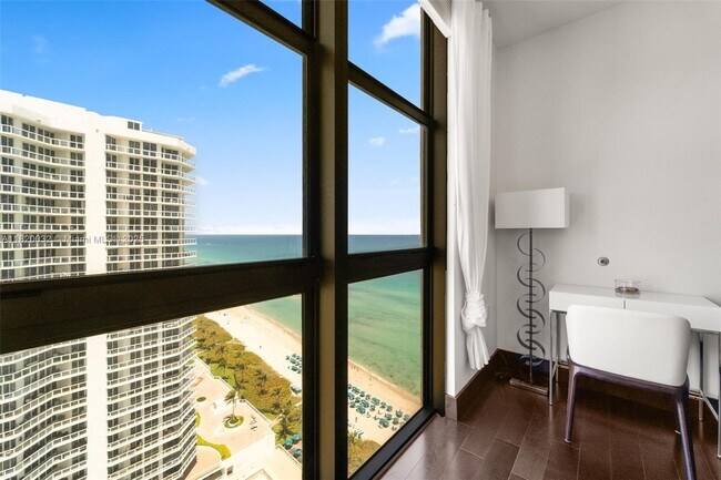 Building Photo - 16275 Collins Ave
