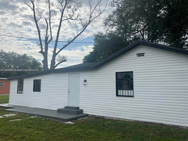 Primary Photo - 1934 NW 92nd St