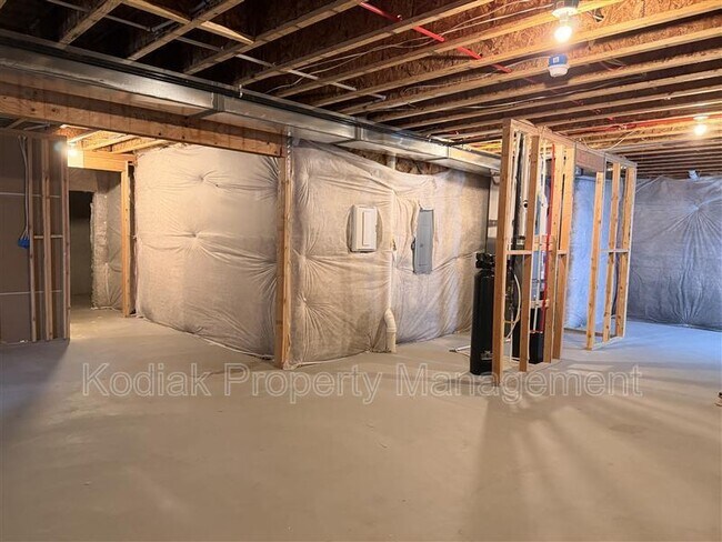 Building Photo - 3155 N 1500 E