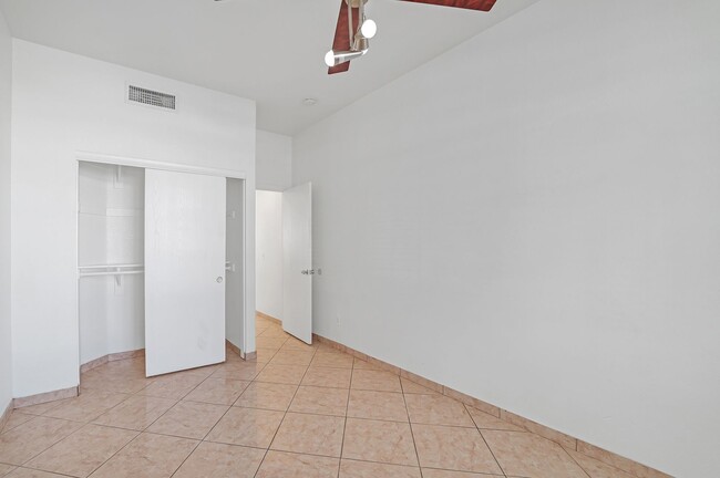 Building Photo - Beautiful 5 Bedroom/3 Bathroom Home in Eas...