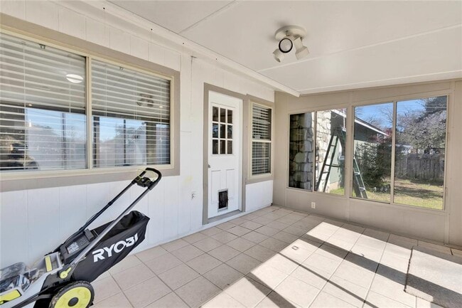 Building Photo - 8413 Slant Oak Dr