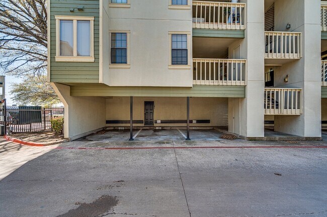 Building Photo - 9611 Walnut St
