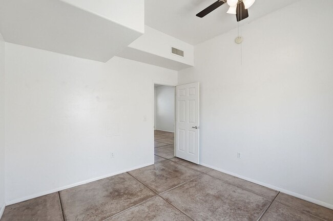 Building Photo - 934 N Campbell Ave