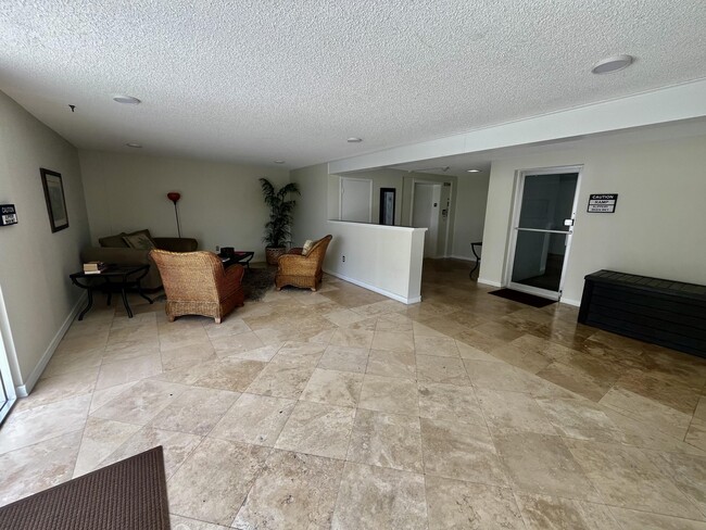 Building Photo - 301 Croton Ave