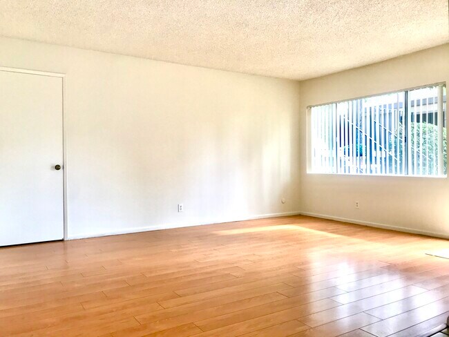 Building Photo - 422 S Garfield Ave