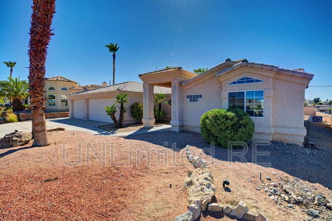 Building Photo - 304 Acoma Blvd S