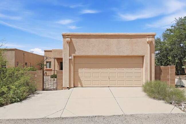Building Photo - "Charming 3-Bed, 2-Bath Oasis in Tucson – Spacious 1717 Sq Ft Gem!"