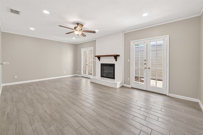 Building Photo - 10738 Briar Forest Dr